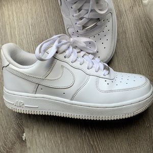 White Nike Airforce 1 low